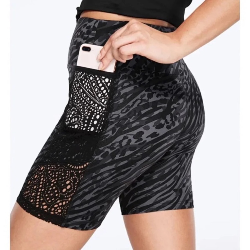 😍VS PINK Buttery Soft Bike Short